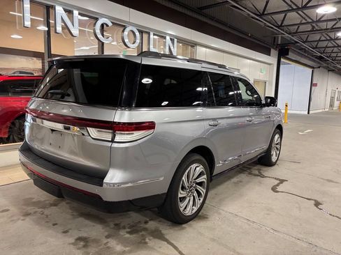 Used 2023 Lincoln Navigator Reserve AWD/4WD image 4