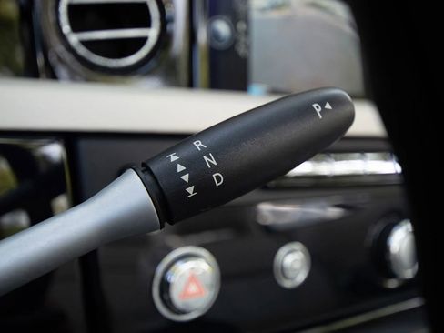 Used 2016 Rolls-Royce Phantom Drophead Coupe image 45