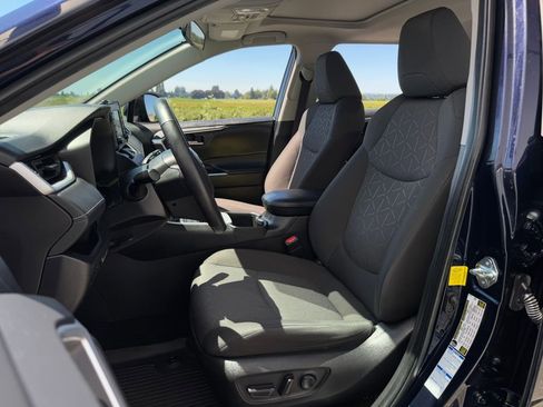 Certified 2022 Toyota RAV4 XLE w/ Convenience Package AWD/4WD image 9