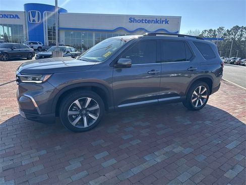 Certified 2024 Honda Pilot Touring image 4