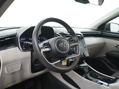 Used 2024 Hyundai Tucson SE image 17