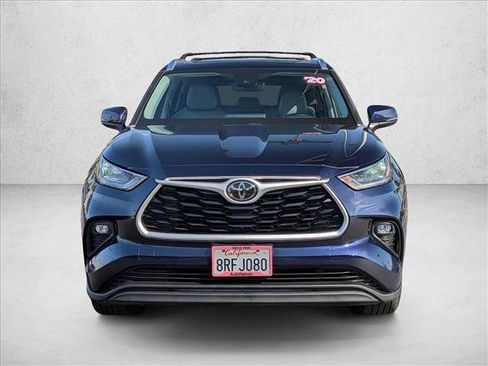 Used 2020 Toyota Highlander XLE FWD image 3
