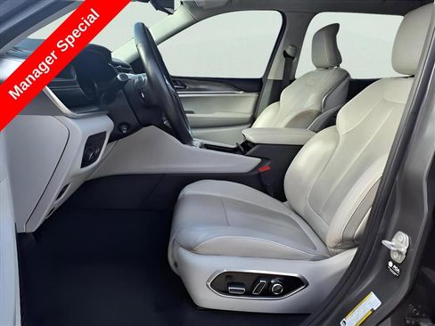 Used 2021 Jeep Grand Cherokee L Overland w/ Luxury Tech Group IV AWD/4WD image 8