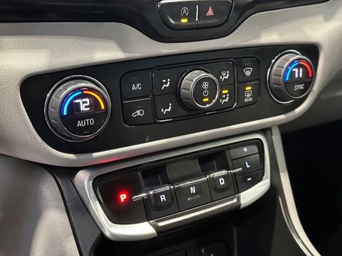 Used 2022 GMC Terrain SLT image 21