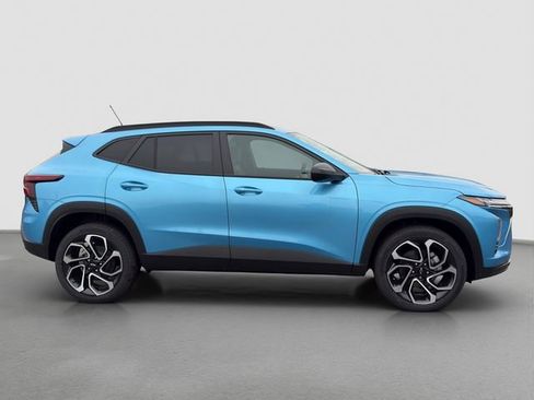 New 2026 Chevrolet Trax RS w/ Sunroof Package FWD image 7