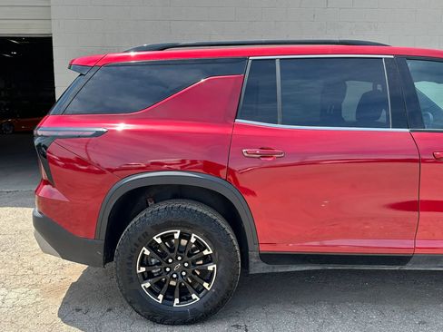 Used 2024 Chevrolet Traverse Z71 AWD/4WD image 9