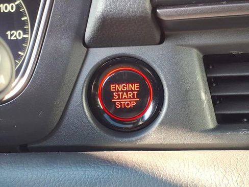 Used 2025 Honda Pilot TrailSport image 22