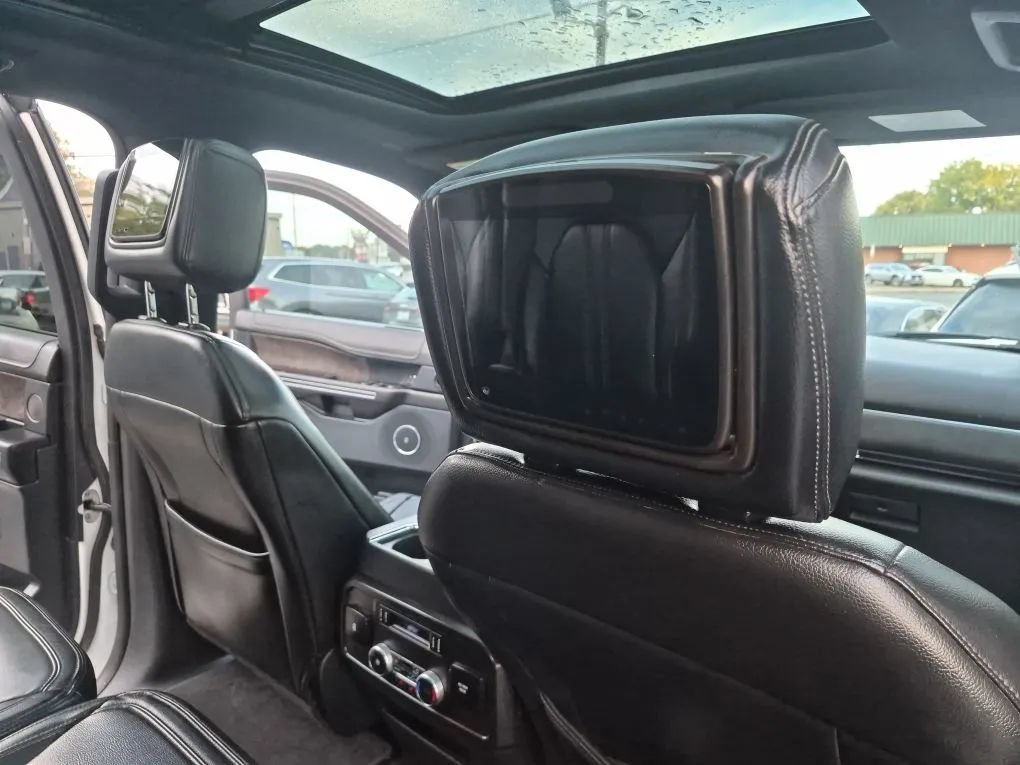 Used 2018 Ford Expedition Limited w/ Equipment Group 301A AWD/4WD image 15