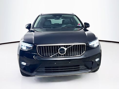 Used 2023 Volvo XC40 B5 Plus w/ Driver Assist Package AWD/4WD image 3