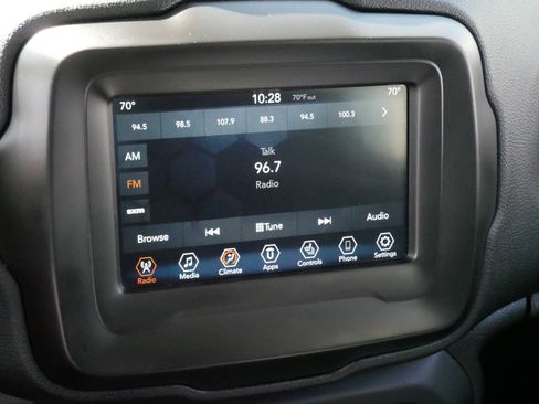 Used 2018 Jeep Renegade Altitude AWD/4WD image 22