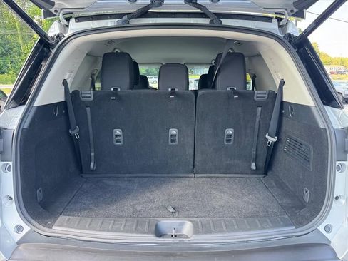 Certified 2025 Nissan Pathfinder SV FWD image 10