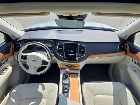Used 2021 Volvo XC90 T6 Momentum image 9