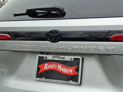 Used 2024 Toyota Grand Highlander Limited image 32