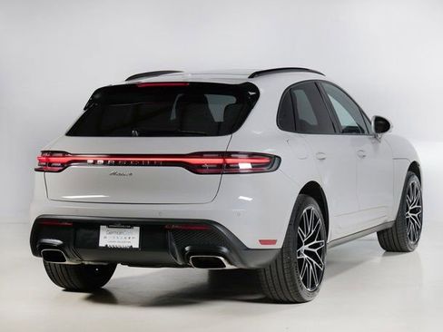 Used 2023 Porsche Macan image 2