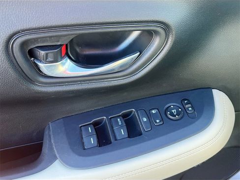 Used 2023 Honda HR-V LX image 18