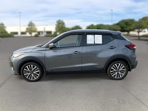 Used 2023 Nissan Kicks SV image 3