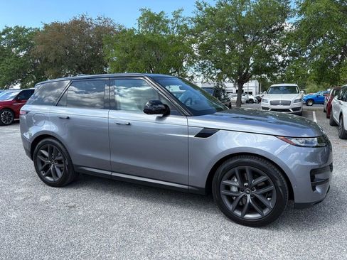 Used 2025 Land Rover Range Rover Sport SE image 1