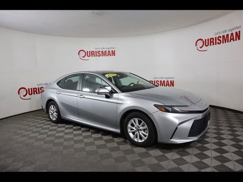 Used 2025 Toyota Camry LE FWD image 12