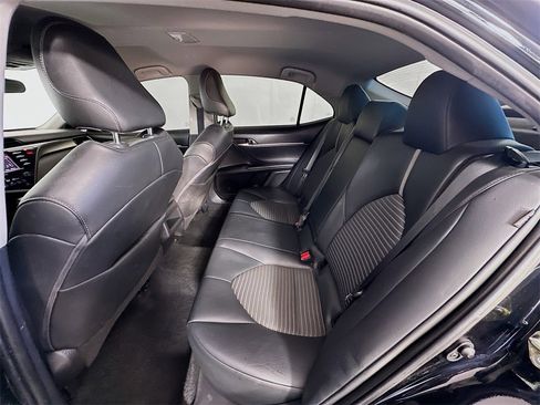 Used 2020 Toyota Camry SE w/ Carpet Mat Package image 22