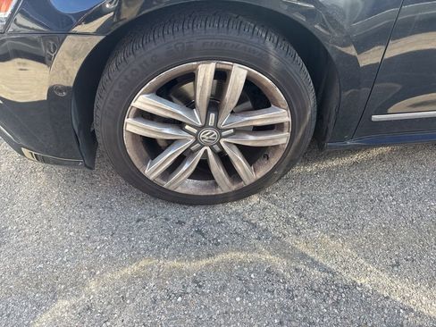 Used 2016 Volkswagen Passat 3.6 SEL Premium image 6