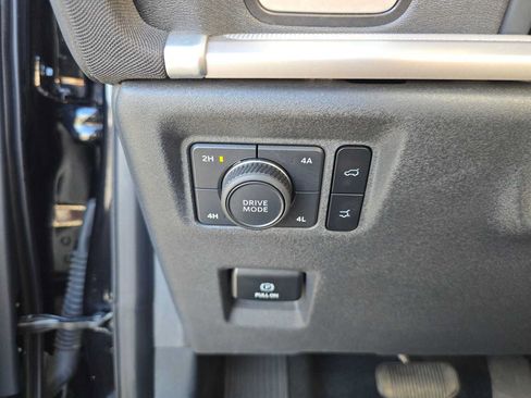 Used 2025 Ford Expedition Active AWD/4WD image 31