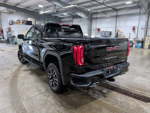 Used 2022 GMC Sierra 1500 AT4 image 4