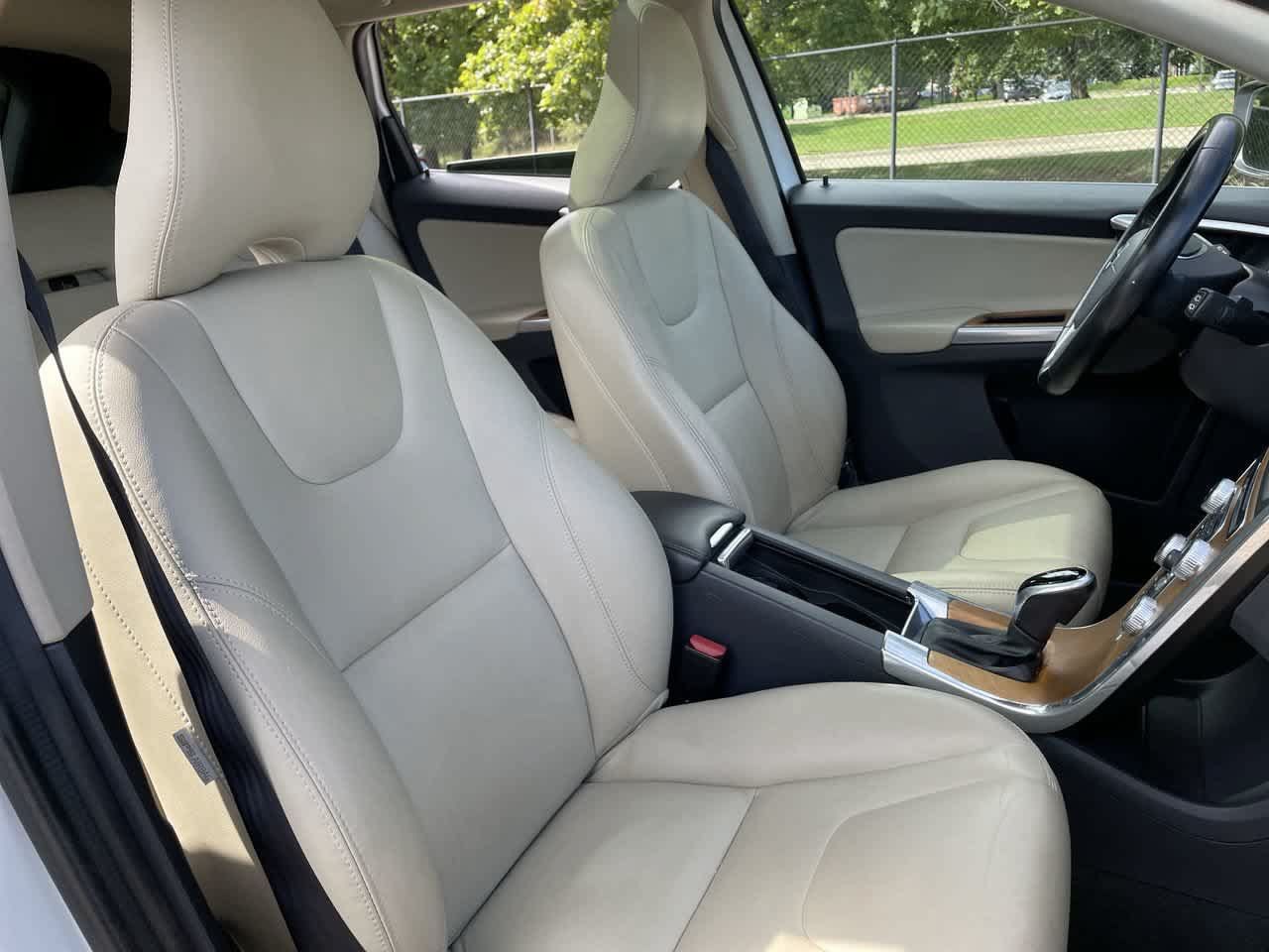 Used 2017 Volvo XC60 T6 Inscription w/ Climate Package AWD/4WD image 14
