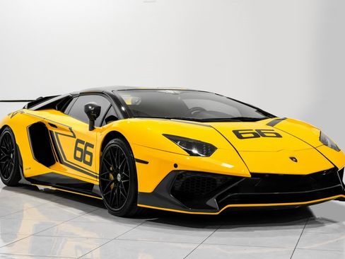 Used 2016 Lamborghini Aventador LP 700-4 image 3