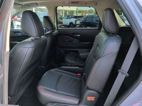 Used 2022 Nissan Pathfinder Platinum w/ Cargo Package FWD image 13