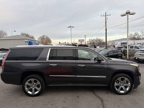 Used 2018 Cadillac Escalade ESV Premium Luxury image 6