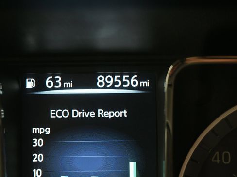 Used 2017 Nissan Titan SV AWD/4WD image 14