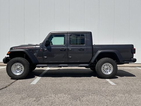 Used 2022 Jeep Gladiator Rubicon w/ LED Lighting Group AWD/4WD image 2