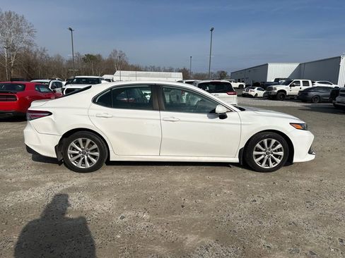Used 2020 Toyota Camry LE image 5