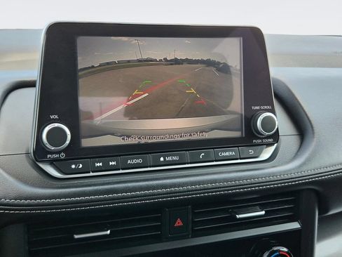 Used 2025 Nissan Rogue SV FWD image 15