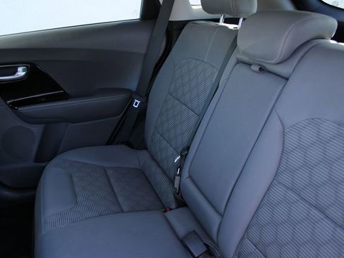 Used 2020 Kia Niro LXS FWD image 16