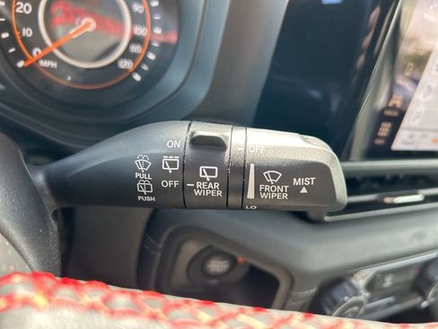 Used 2024 Jeep Wrangler Unlimited Rubicon AWD/4WD image 19