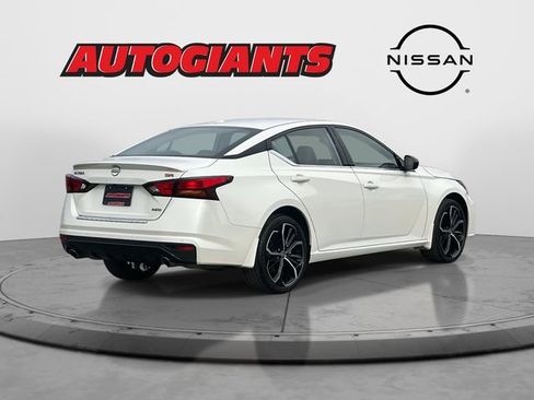 Used 2023 Nissan Altima 2.5 SR w/ SR Premium Package image 2
