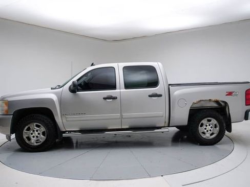 Used 2007 Chevrolet Silverado 1500 LT w/ 1LT Convenience Package AWD/4WD image 2