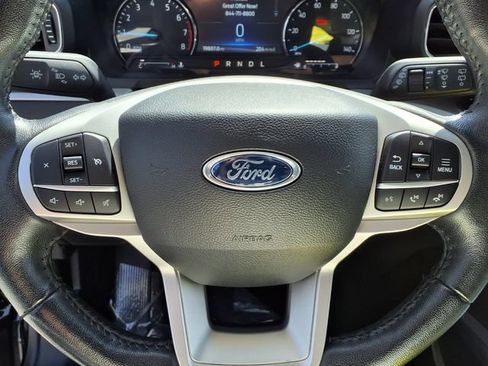 Used 2022 Ford Explorer XLT w/ Equipment Group 202A RWD image 10
