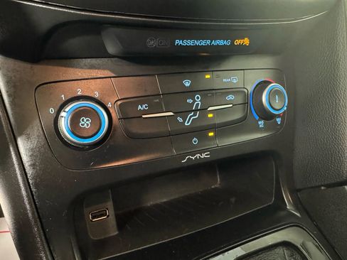Used 2018 Ford Focus SE image 19