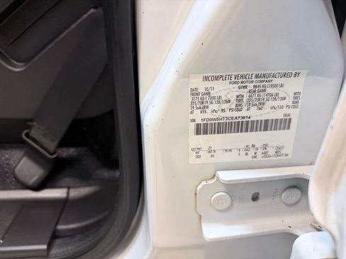 Used 2012 Ford F550 4x4 Crew Cab Super Duty w/ Payload Upgrade Pkg image 43