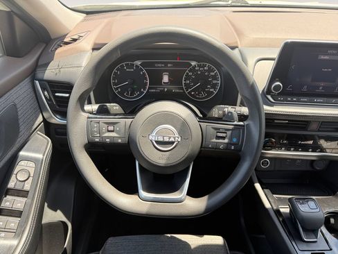 Used 2023 Nissan Rogue SV FWD image 12