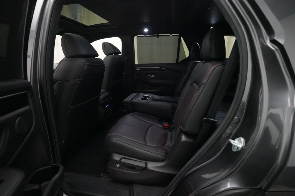 Used 2025 Honda Pilot Black Edition image 16