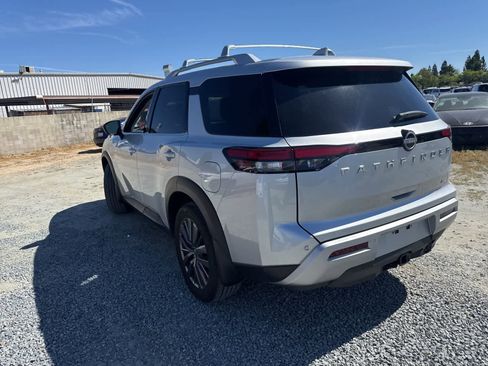 Used 2025 Nissan Pathfinder SL w/ SL Premium Package FWD image 7