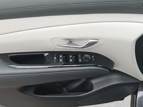 Used 2025 Hyundai Tucson Limited AWD/4WD image 16