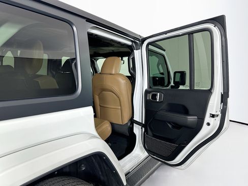 Used 2023 Jeep Wrangler Unlimited Sahara w/ Cold Weather Group AWD/4WD image 28