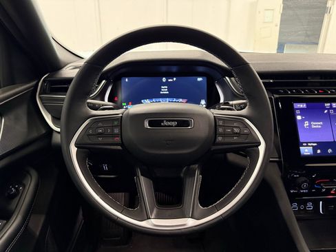 Used 2025 Jeep Grand Cherokee L Altitude RWD image 12