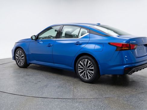 Used 2025 Nissan Altima 2.5 SV image 5