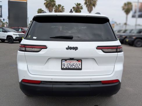 Used 2023 Jeep Grand Cherokee L Laredo RWD image 4