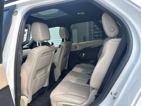Used 2020 Land Rover Discovery SE AWD/4WD image 9